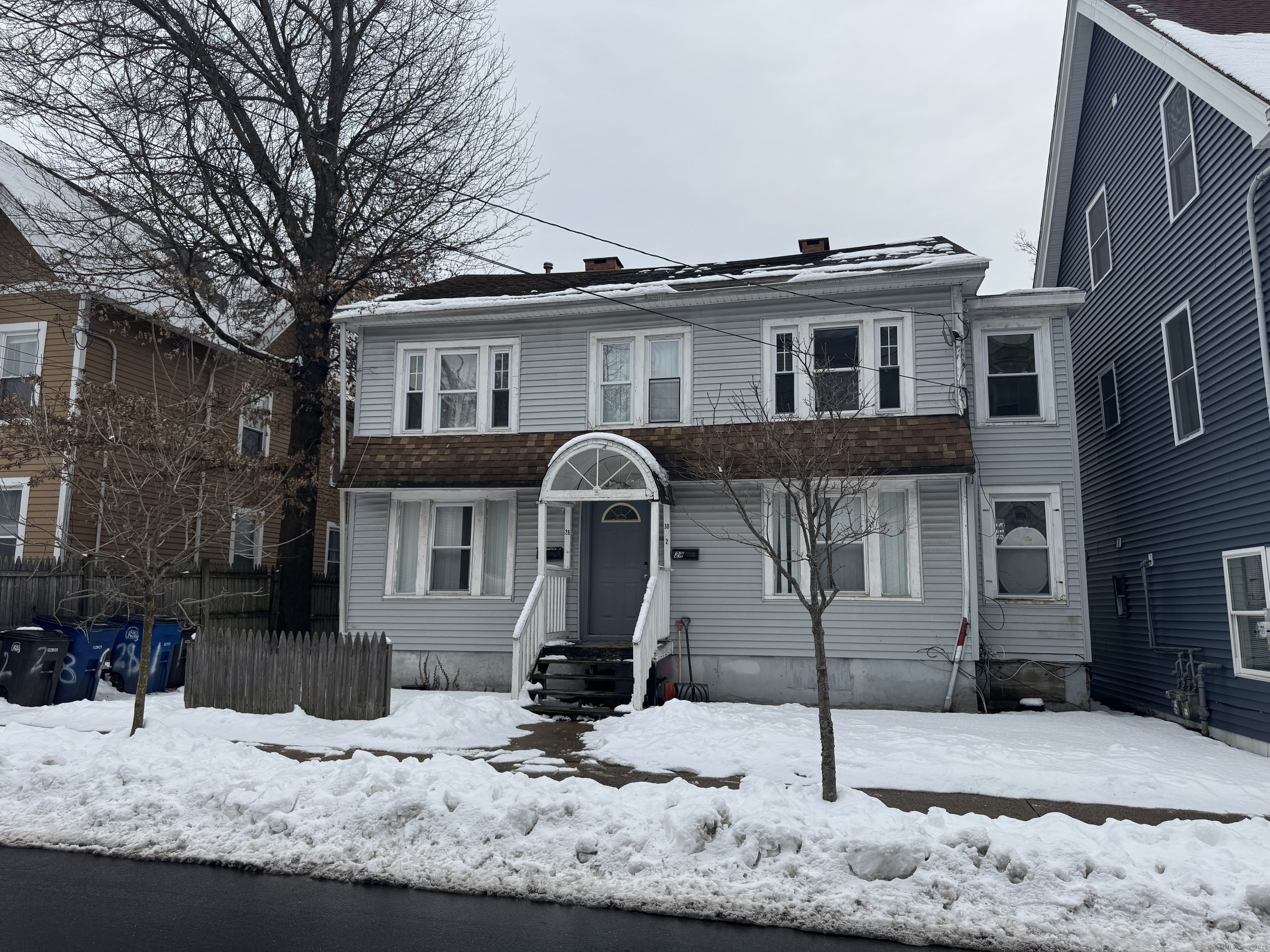 Compton Street, New Haven, Connecticut - 3 Bedrooms  
1 Bathrooms  
6 Rooms - 