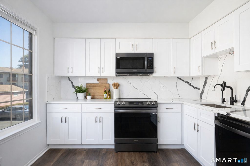 Photo of 237 Strawberry Hill Avenue #APT 27, Stamford, CT 06902 (MLS # 24160373)