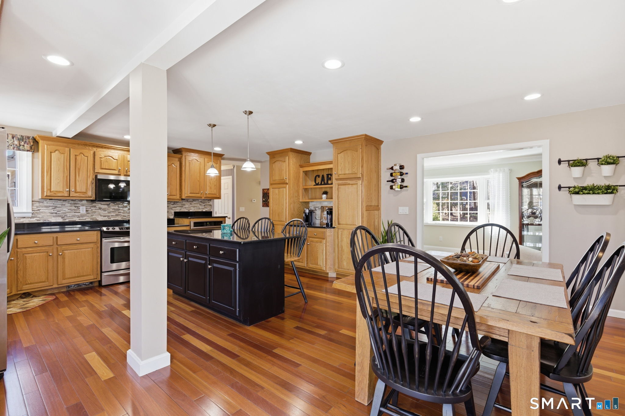 32 School House Hill