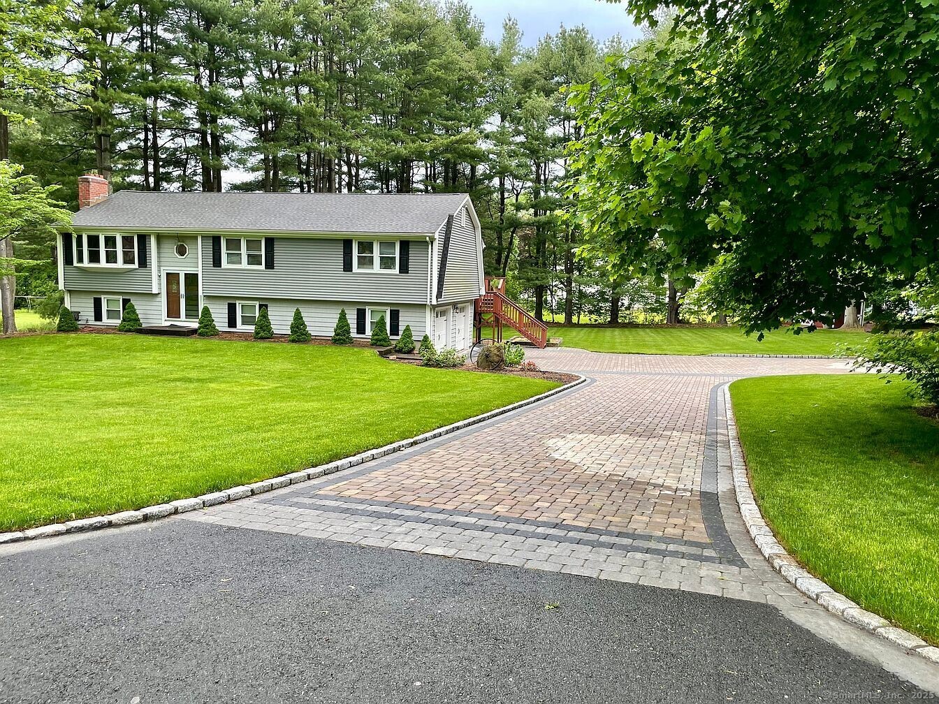 Property for Sale at Ellington Road, South Windsor, Connecticut - Bedrooms: 3 
Bathrooms: 3 
Rooms: 7  - $495,000