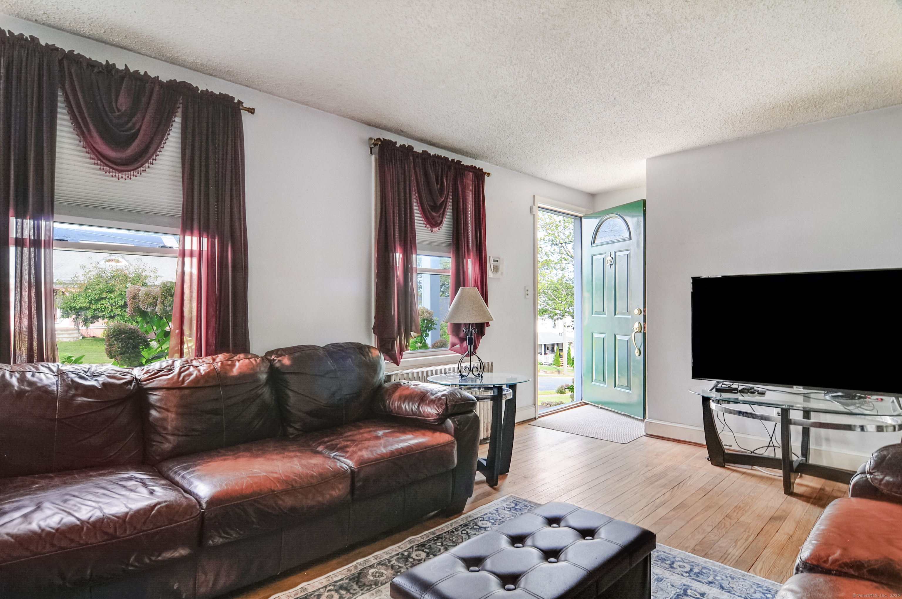 Manchester, Connecticut 06040, United States, 2 Bedrooms Bedrooms, ,1 BathroomBathrooms,Residential,Active,226690