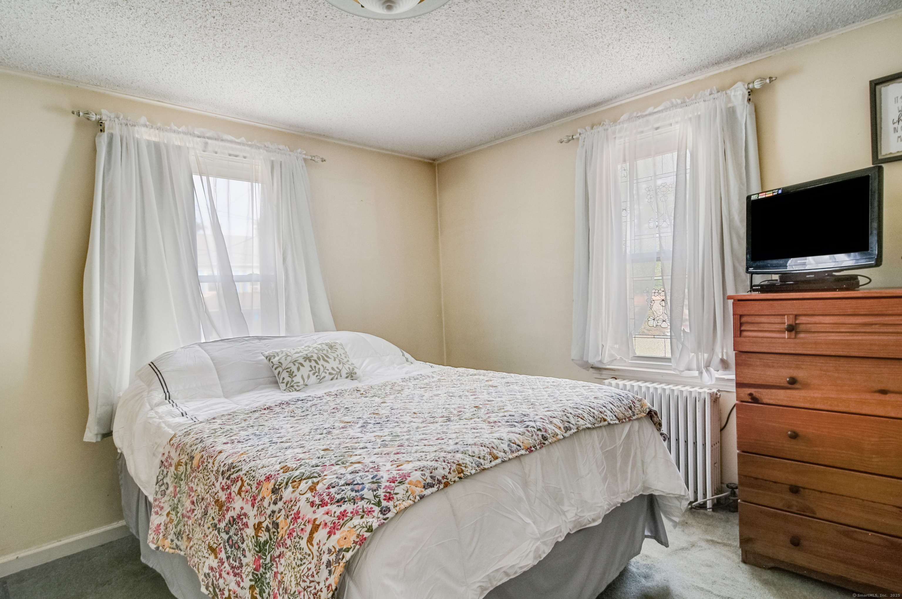 Manchester, Connecticut 06040, United States, 2 Bedrooms Bedrooms, ,1 BathroomBathrooms,Residential,Active,226690