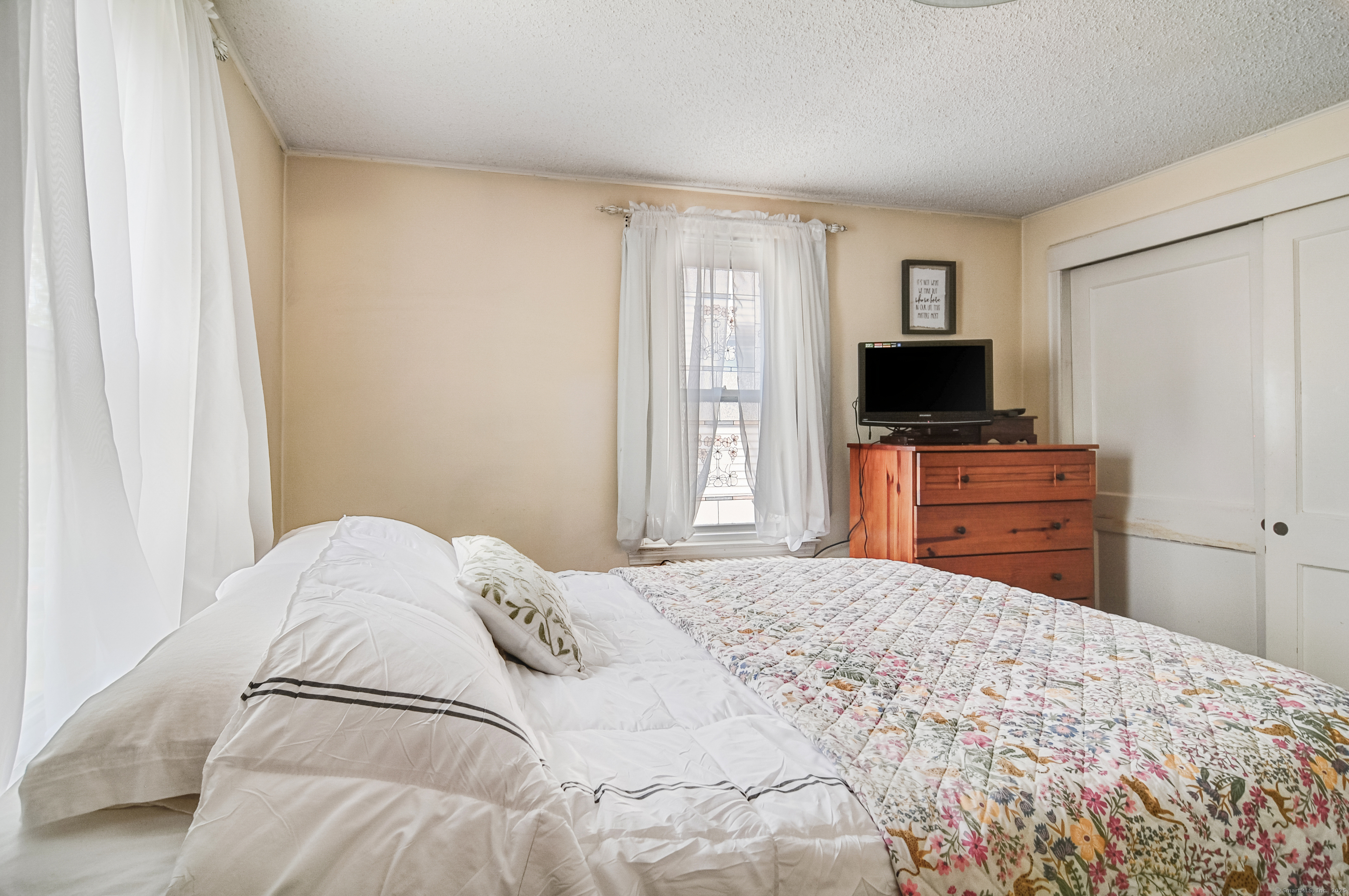 Manchester, Connecticut 06040, United States, 2 Bedrooms Bedrooms, ,1 BathroomBathrooms,Residential,Active,226690