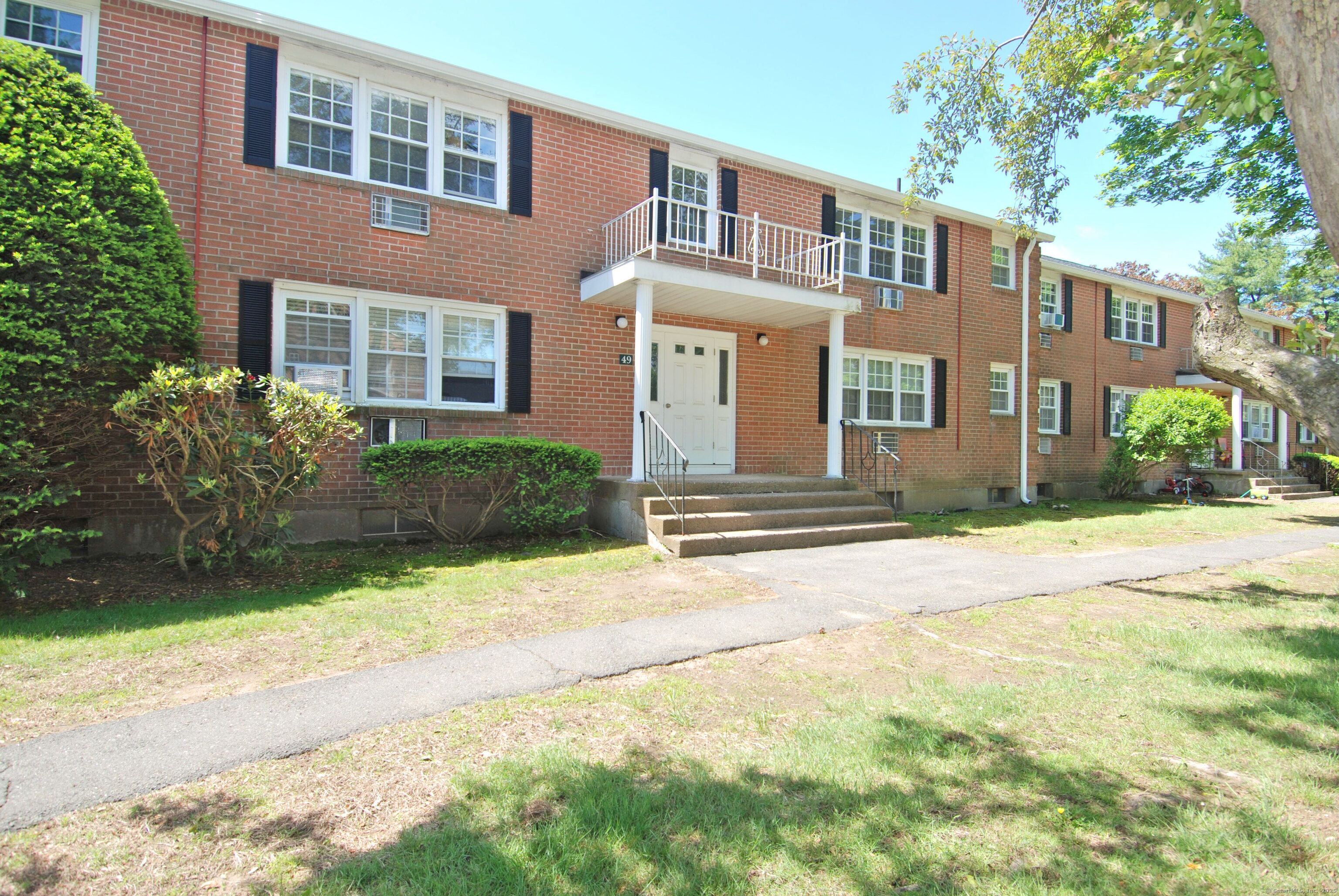 Grandview Drive 49C, Farmington, Connecticut - 1 Bedrooms  
1 Bathrooms  
3 Rooms - 