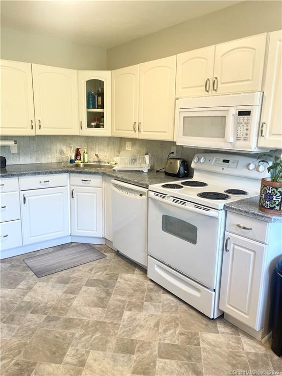 Photo 3 of 21 of 466 Middle Turnpike West 23U condo