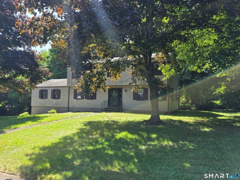 Homes For Rent - 8 Squire Lane<br/> Shelton, CT 06484