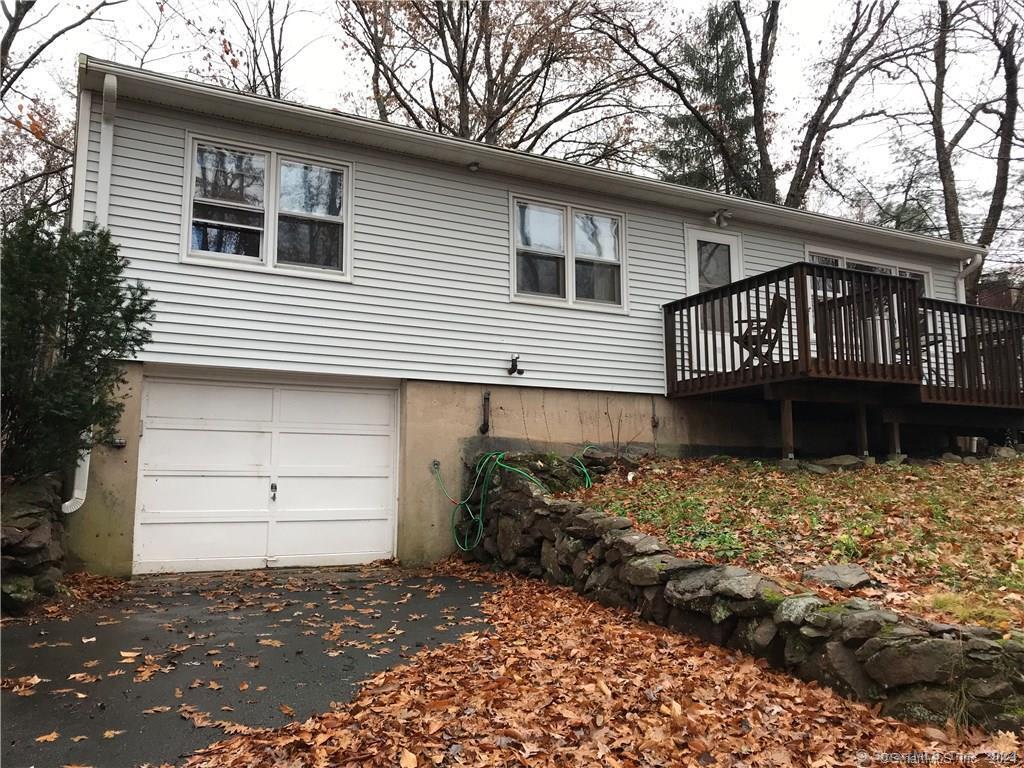 Rental Property at 346 W Woods Road, Hamden, Connecticut - Bedrooms: 4 
Bathrooms: 2 
Rooms: 6  - $3,700 MO.