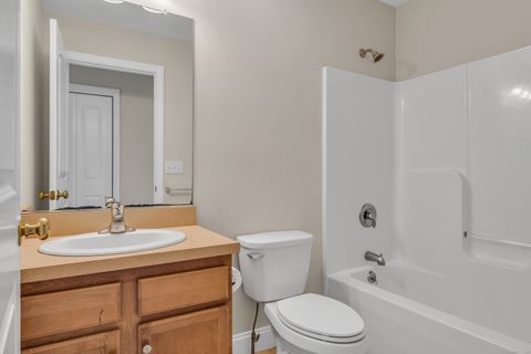 Tiny photo for 15 Freedom Way #92, East Lyme, CT 06357 (MLS # 24151714)