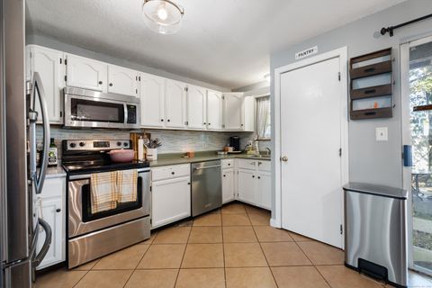 Tiny photo for 198 Bradley Avenue #APT 9, Waterbury, CT 06708 (MLS # 24134428)