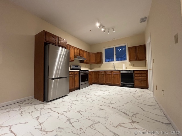 Rental Property at Stuart Avenue 4, Norwalk, Connecticut - Bedrooms: 2 
Bathrooms: 2 
Rooms: 7  - $2,895 MO.