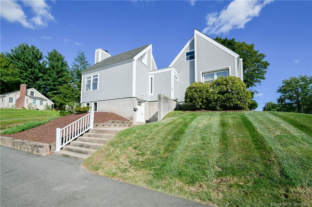 W Main Street, Cheshire, Connecticut - 4 Bedrooms  
3 Bathrooms  
8 Rooms - 