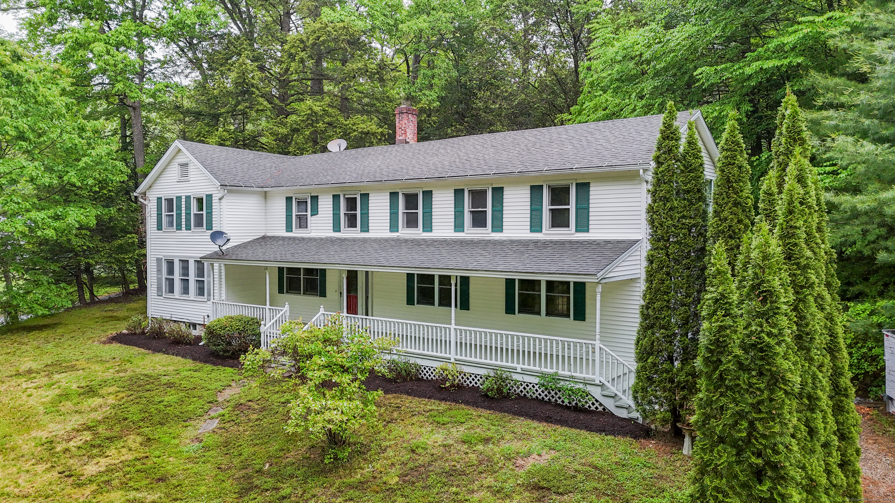 Indian Hill Road, Canton, Connecticut - 3 Bedrooms  
3 Bathrooms  
6 Rooms - 