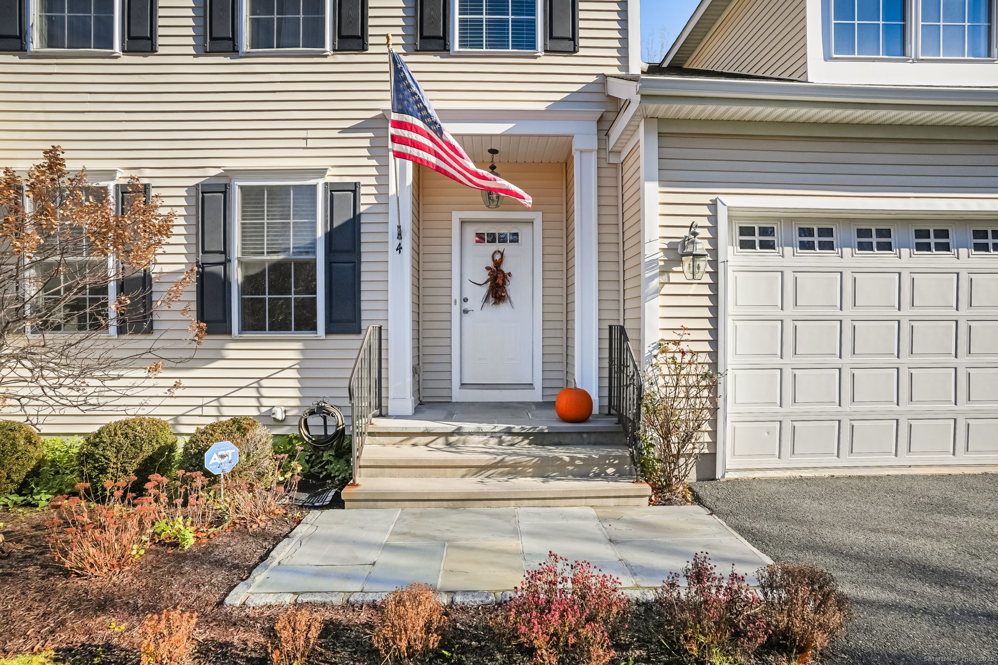 Bethel, Connecticut 06801, United States, 3 Bedrooms Bedrooms, ,4 BathroomsBathrooms,Residential,Active,253293