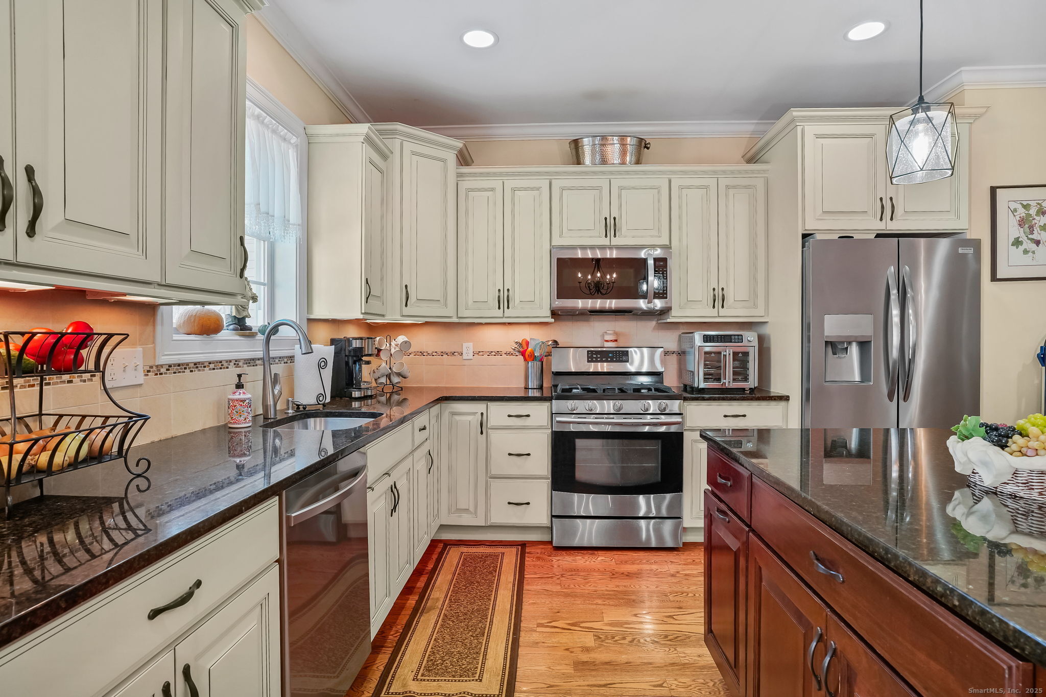 Bethel, Connecticut 06801, United States, 3 Bedrooms Bedrooms, ,4 BathroomsBathrooms,Residential,Active,253293