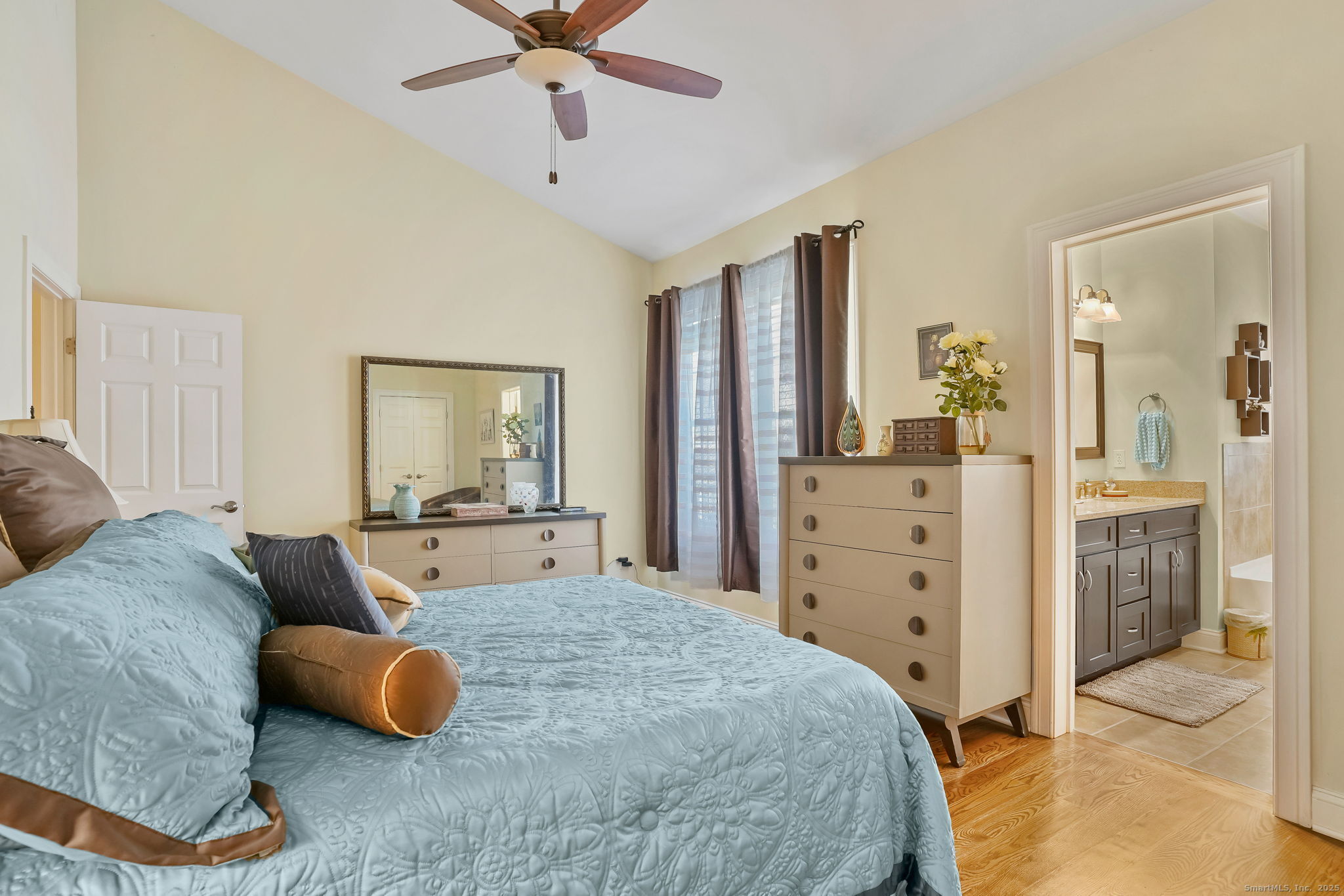 Bethel, Connecticut 06801, United States, 3 Bedrooms Bedrooms, ,4 BathroomsBathrooms,Residential,Active,253293