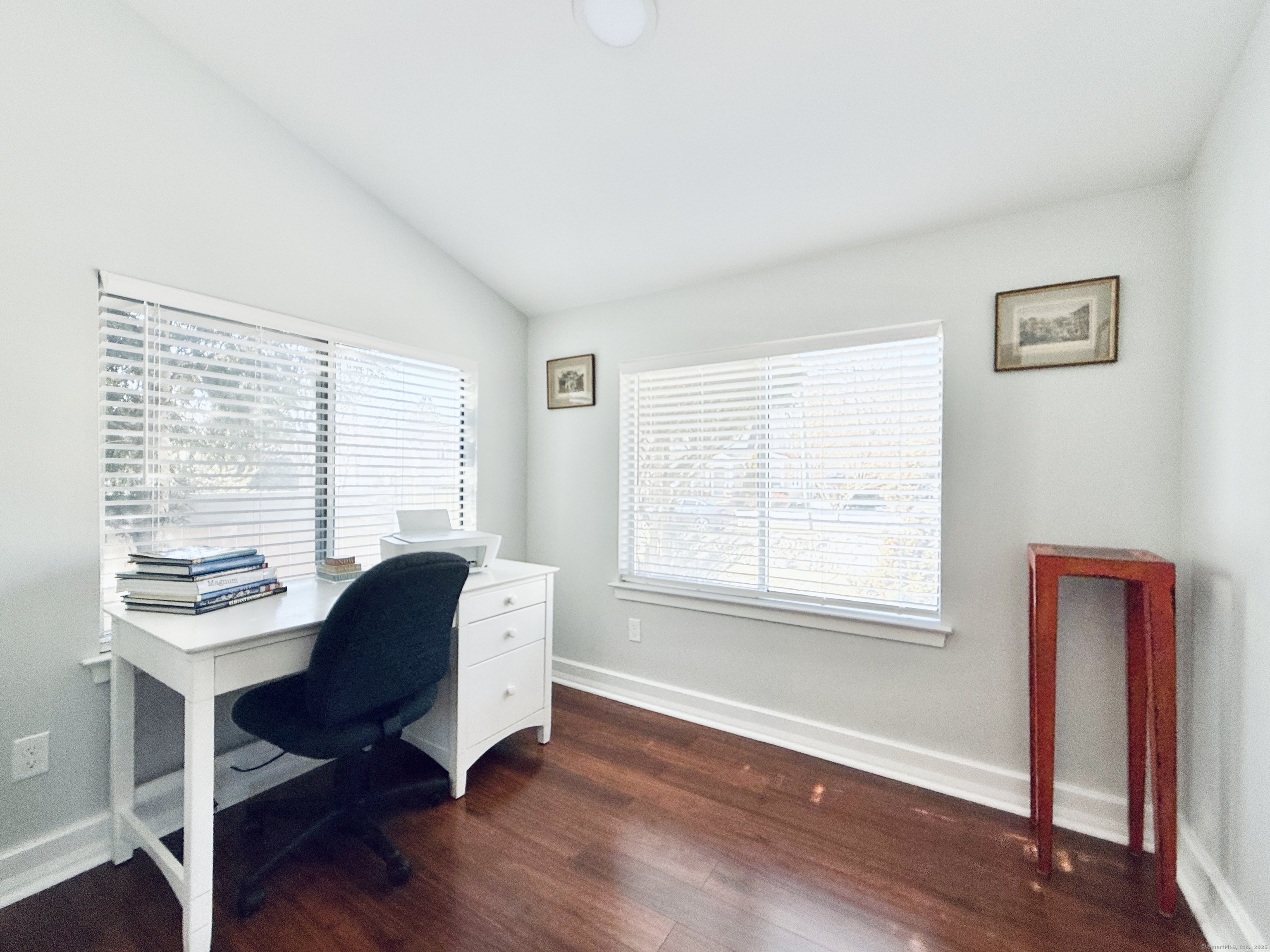 Stamford, Connecticut 06905, United States, 2 Bedrooms Bedrooms, ,2 BathroomsBathrooms,Residential,Pending,76843