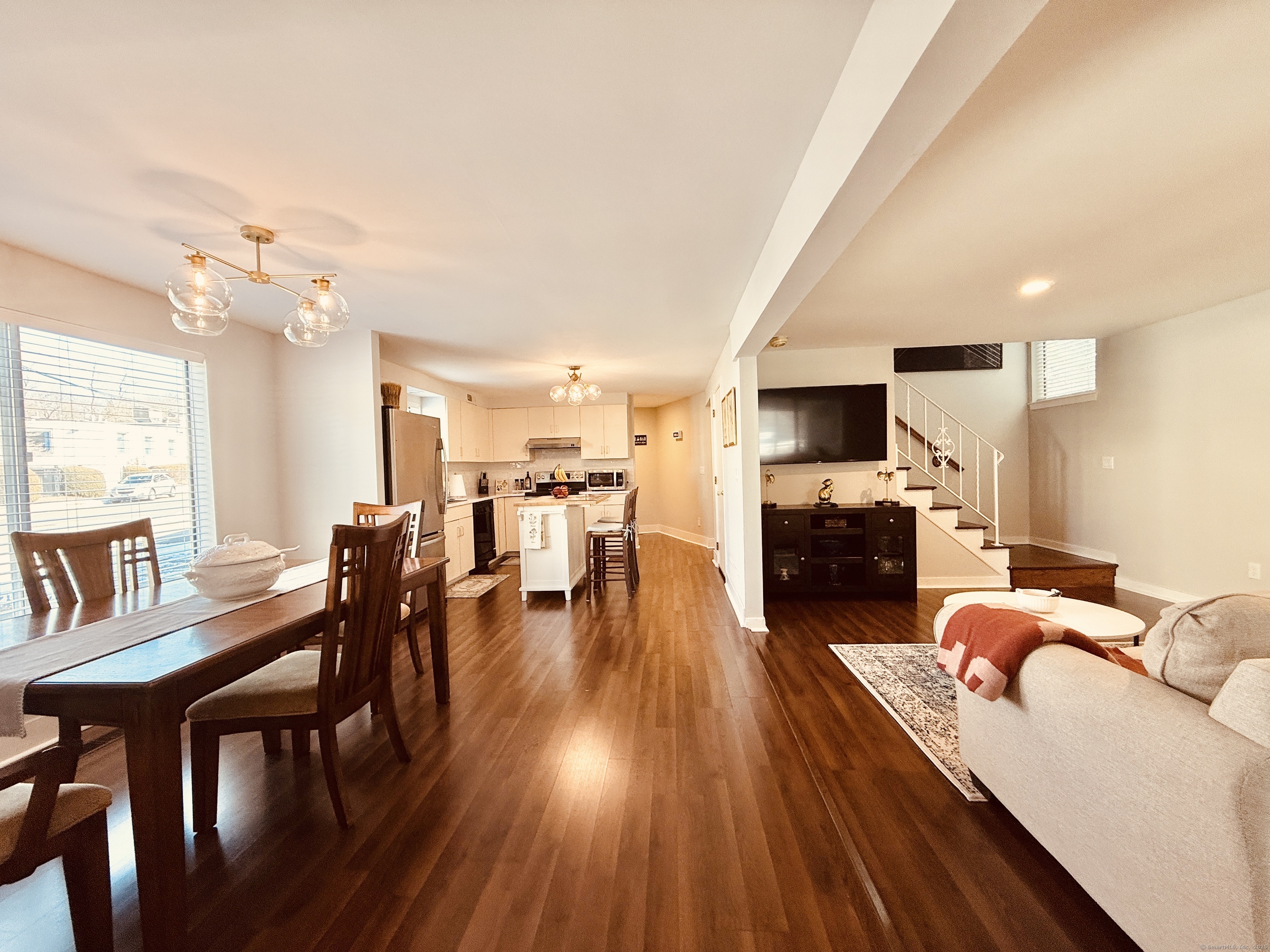 Stamford, Connecticut 06905, United States, 2 Bedrooms Bedrooms, ,2 BathroomsBathrooms,Residential,Pending,76843