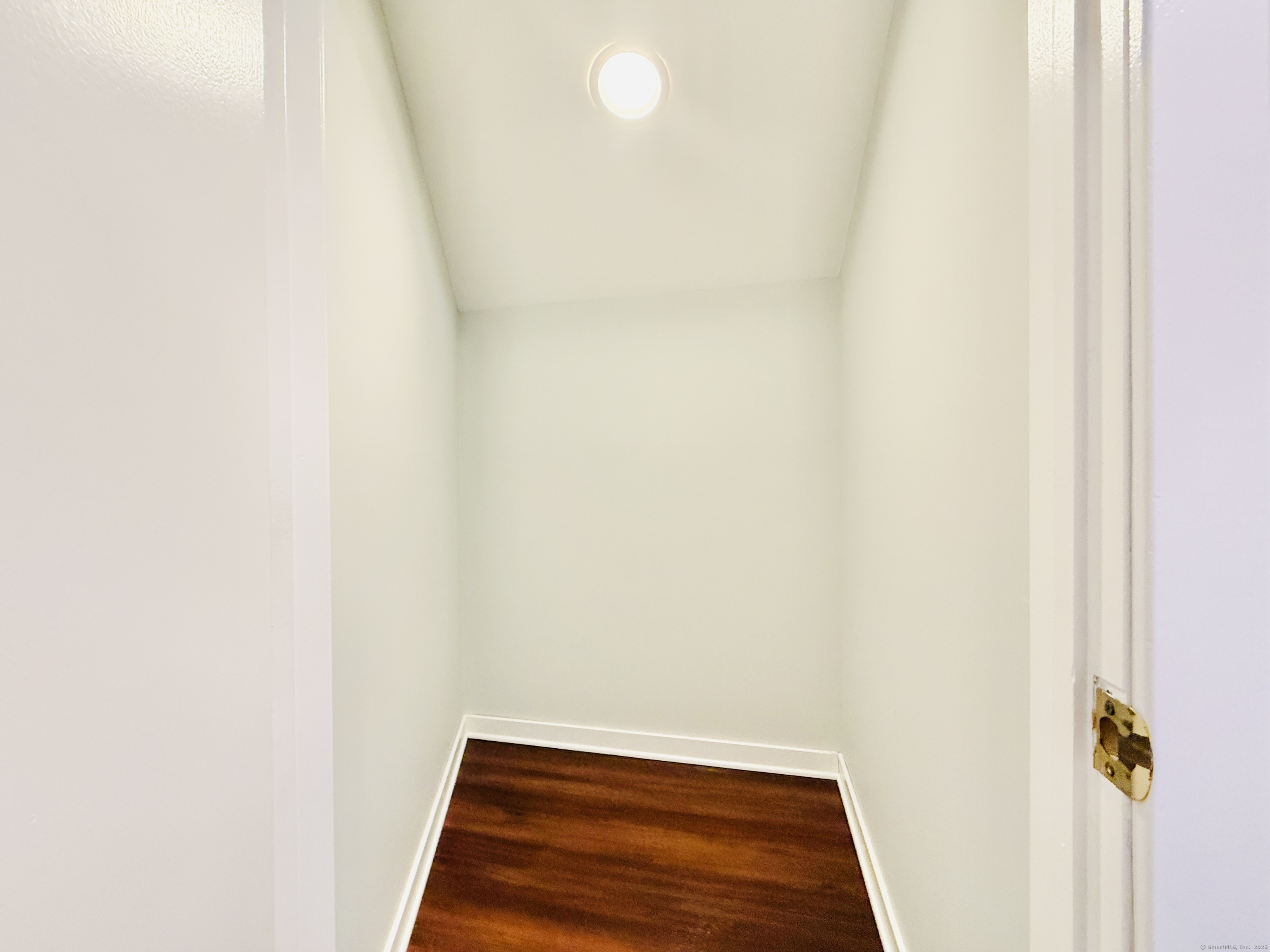 Stamford, Connecticut 06905, United States, 2 Bedrooms Bedrooms, ,2 BathroomsBathrooms,Residential,Pending,76843