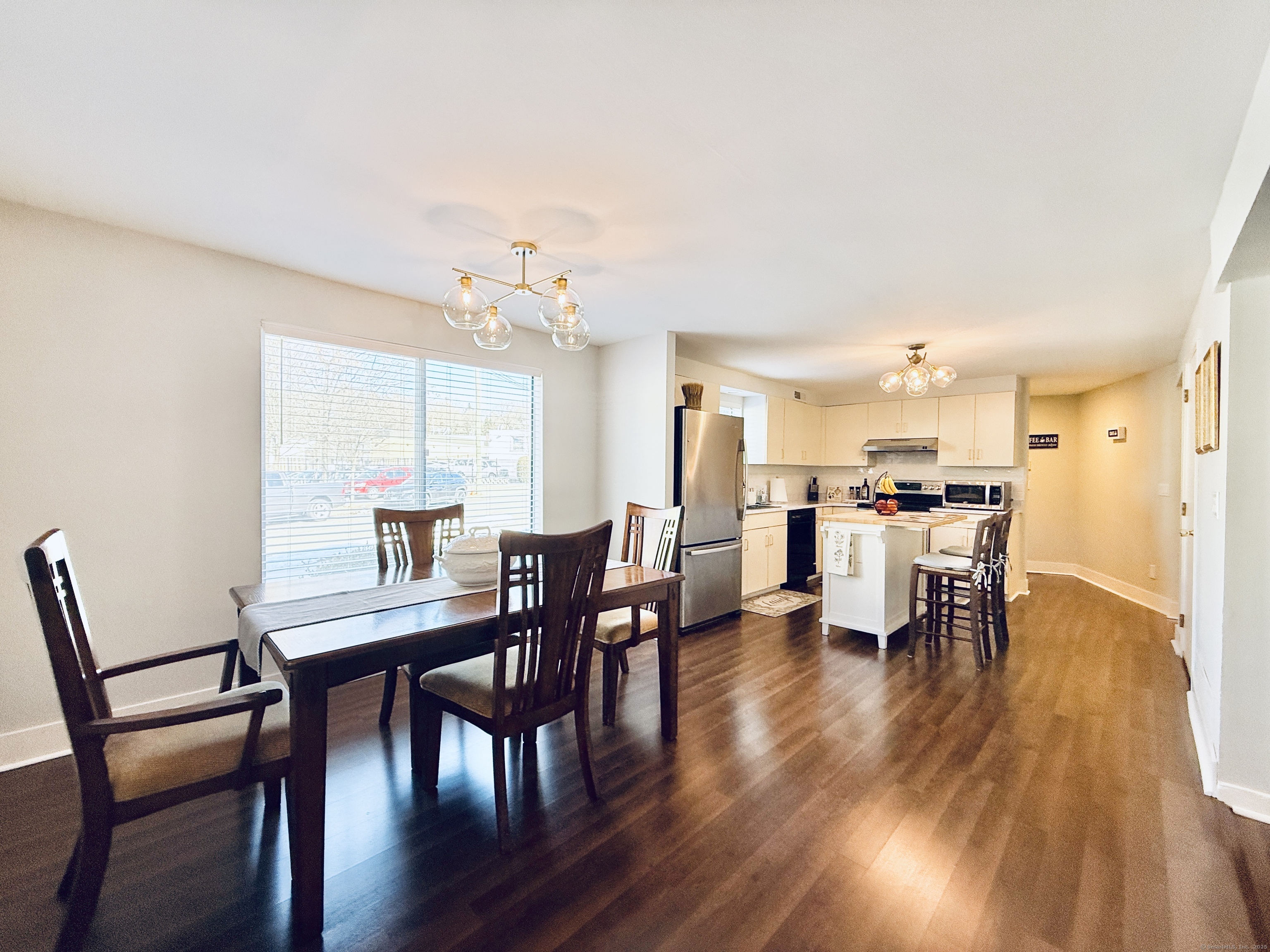 Stamford, Connecticut 06905, United States, 2 Bedrooms Bedrooms, ,2 BathroomsBathrooms,Residential,Pending,76843