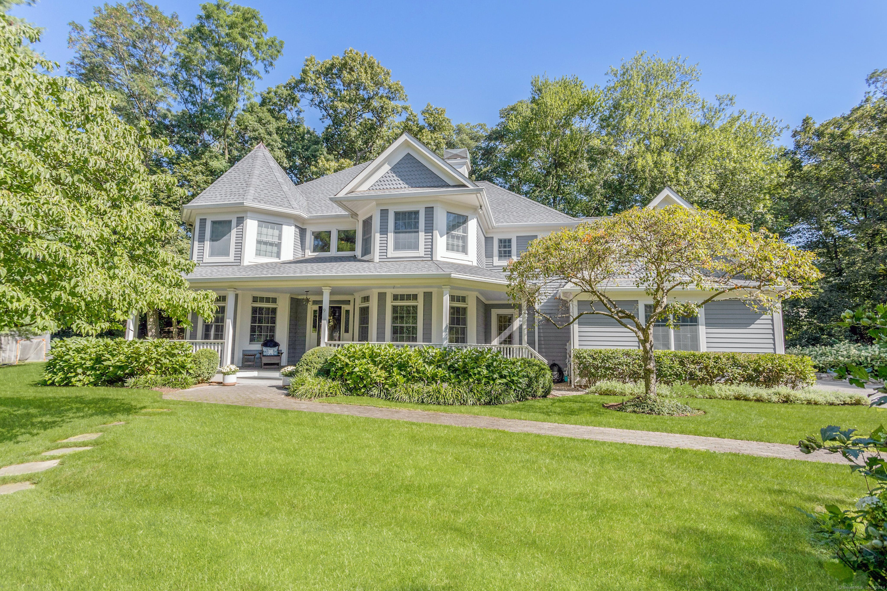 Property for Sale at 9 Fresh Meadows Lane, Darien, Connecticut - Bedrooms: 4 
Bathrooms: 4 
Rooms: 11  - $2,285,000