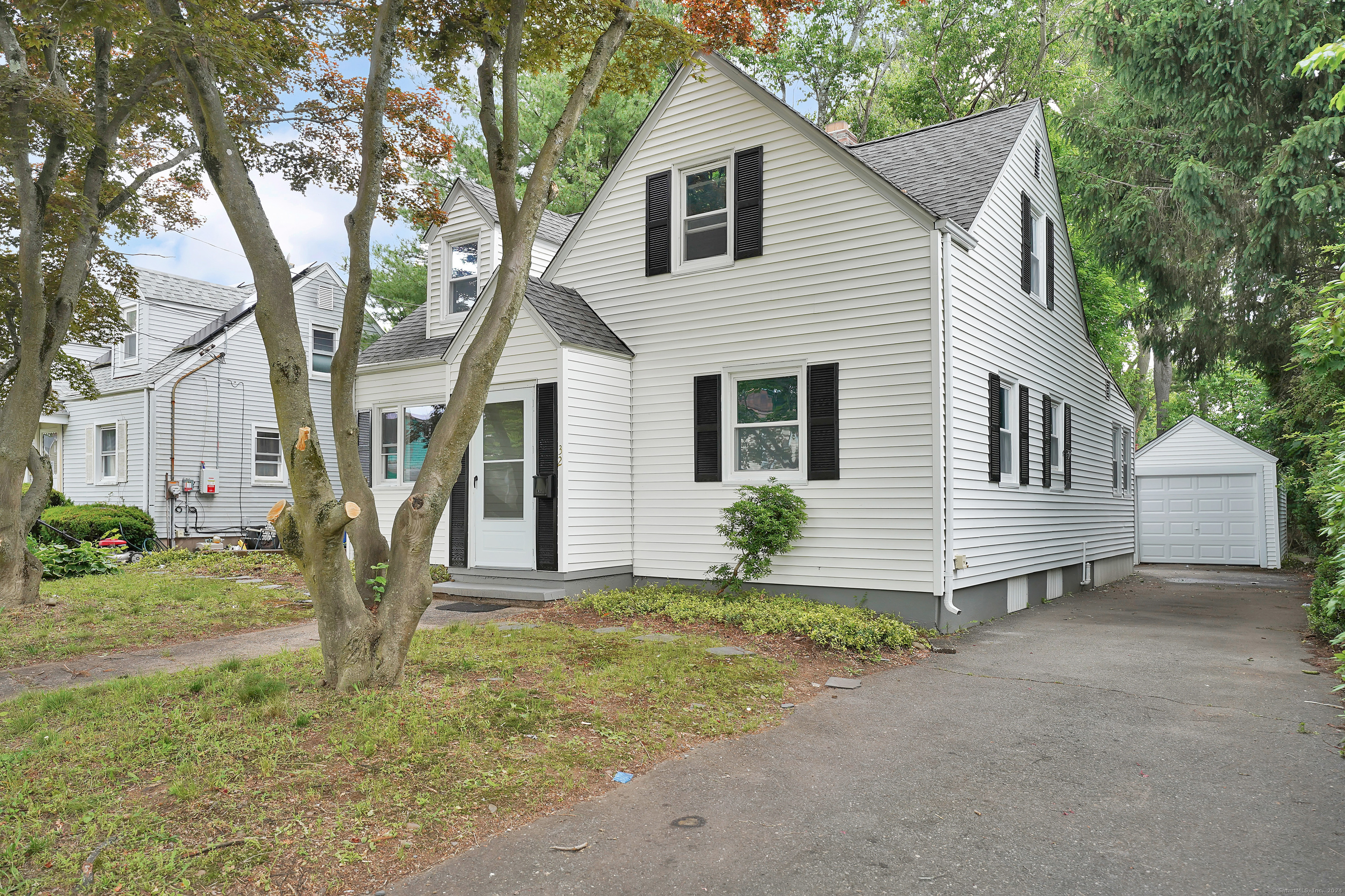 Property for Sale at 32 Harding Street, Hamden, Connecticut - Bedrooms: 3 
Bathrooms: 2 
Rooms: 6  - $385,000