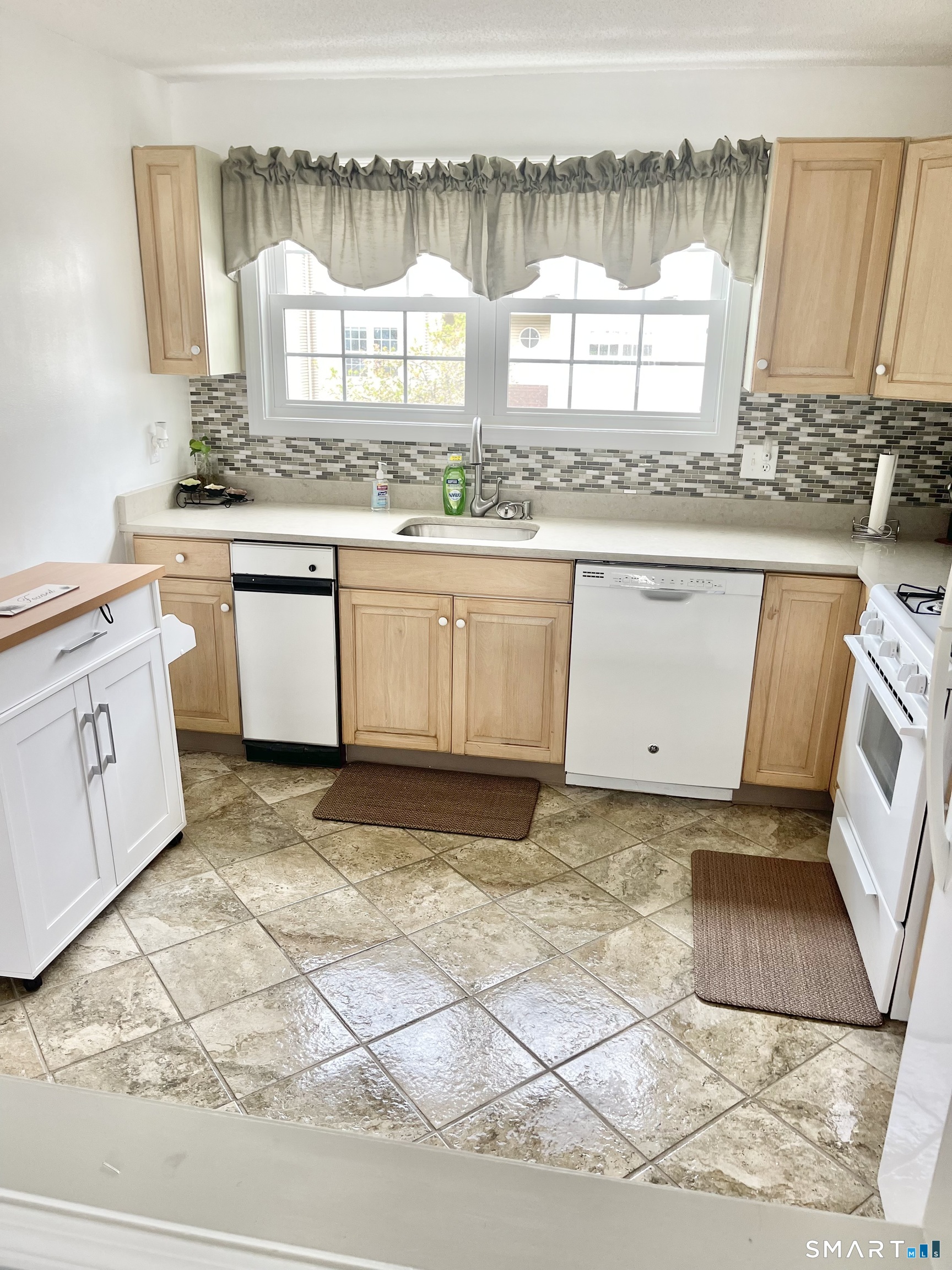 2390 State Street APT 7F