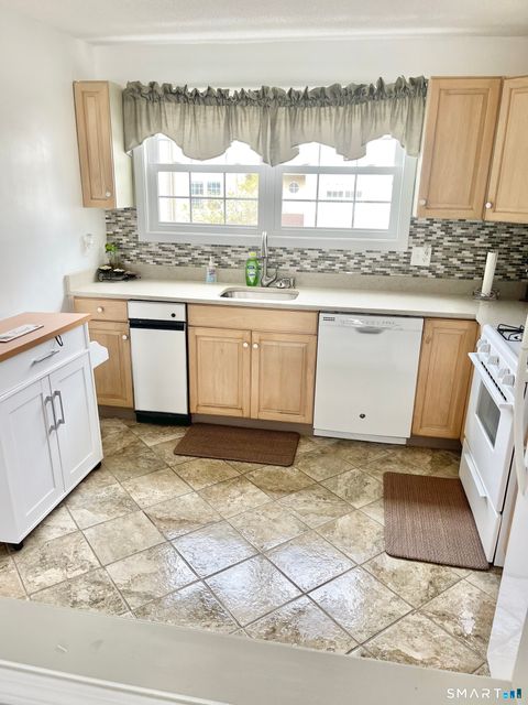 Tiny photo for 2390 State Street #APT 7F, Hamden, CT 06517 (MLS # 24156374)