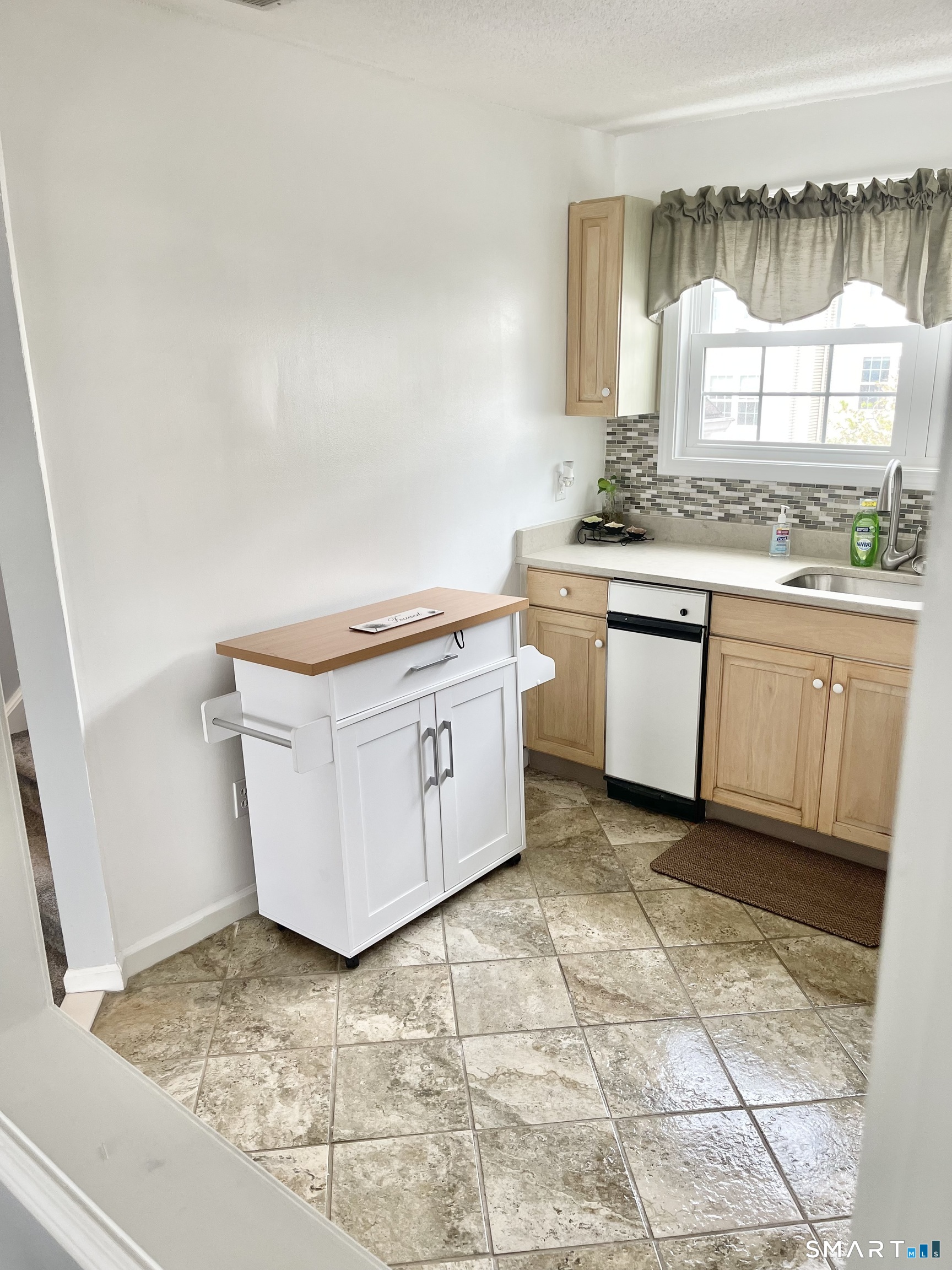 2390 State Street APT 7F