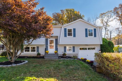 Photo of 21 Schooner Lane, Meriden, CT 06451 (MLS # 24136686)