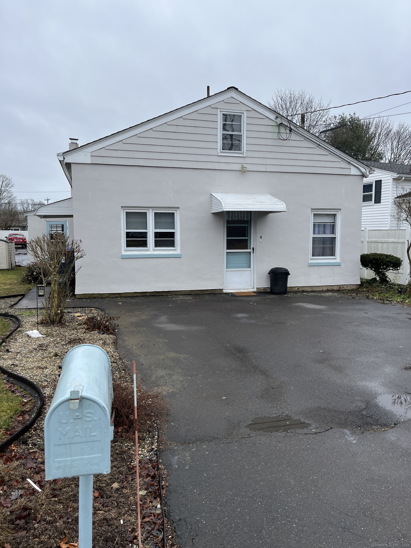 Rental Property at Fairlawn Avenue, Branford, Connecticut - Bedrooms: 2 
Bathrooms: 1 
Rooms: 5  - $1,900 MO.