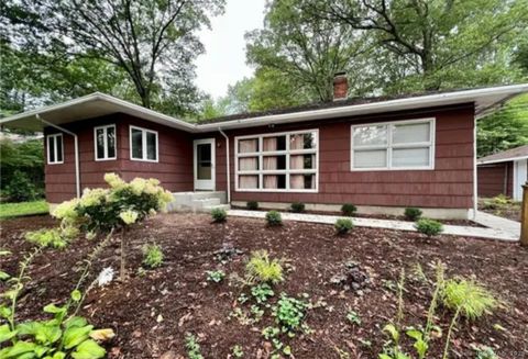 Photo of 958 dunbar hill Road, Hamden, CT 06514 (MLS # 24137618)