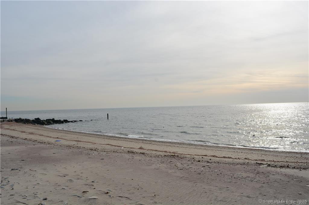 West Beach Avenue, Stratford, Connecticut - 3 Bedrooms  
2 Bathrooms  
6 Rooms - 