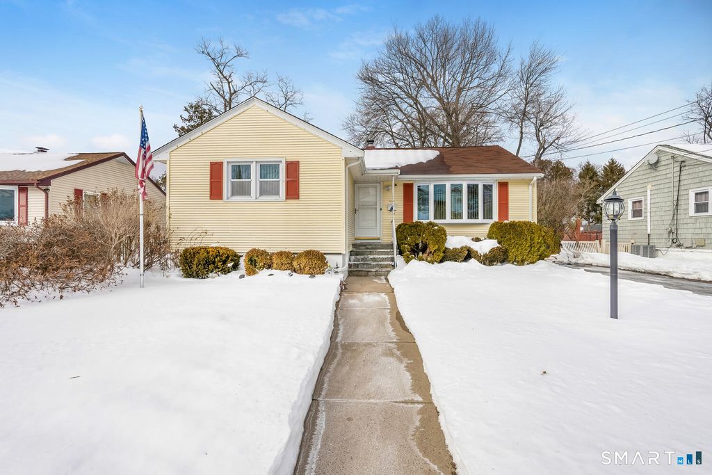 Photo of 128 Auburn Street, Stratford, CT 06614 (MLS # 24152263)