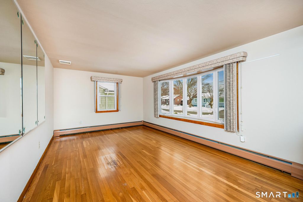 Photo of 128 Auburn Street, Stratford, CT 06614 (MLS # 24152263)