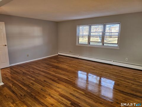 Tiny photo for 494 Oak Avenue #APT 33, Cheshire, CT 06410 (MLS # 24144817)