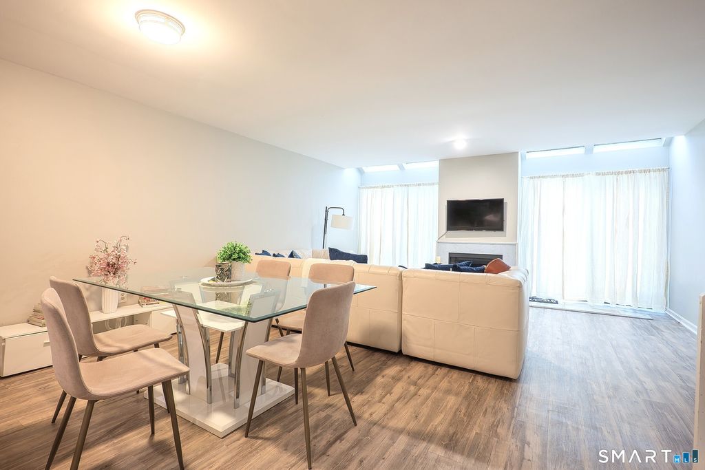 Photo of 32 Deer Run #32, Bethel, CT 06801 (MLS # 24153383)