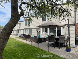 Property for Sale at 105 West Walk 105, West Haven, Connecticut - Bedrooms: 2 
Bathrooms: 1 
Rooms: 5  - $375,000