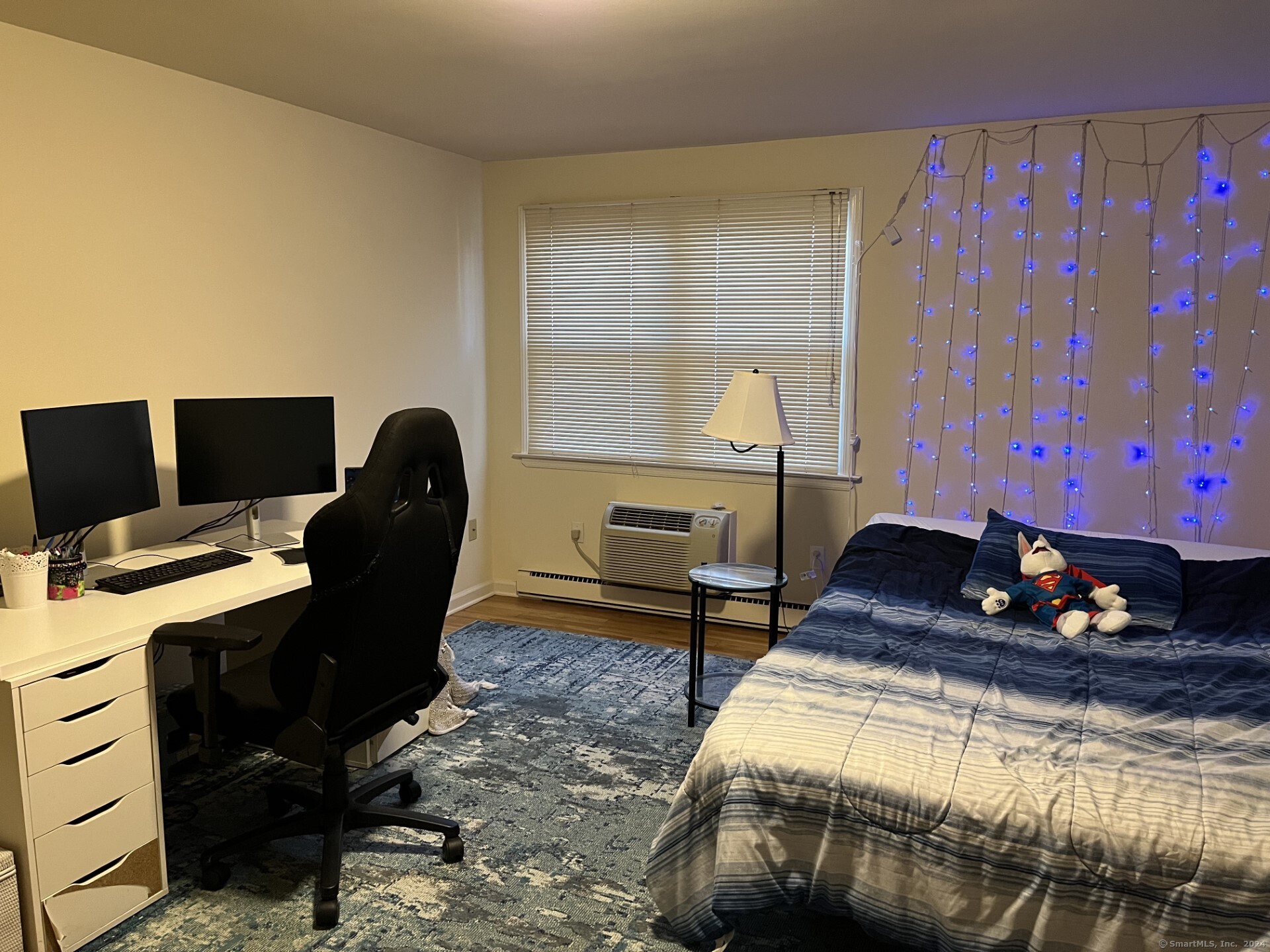 Stamford, Connecticut 06907, United States, 2 Bedrooms Bedrooms, ,2 BathroomsBathrooms,Residential,Active,228444