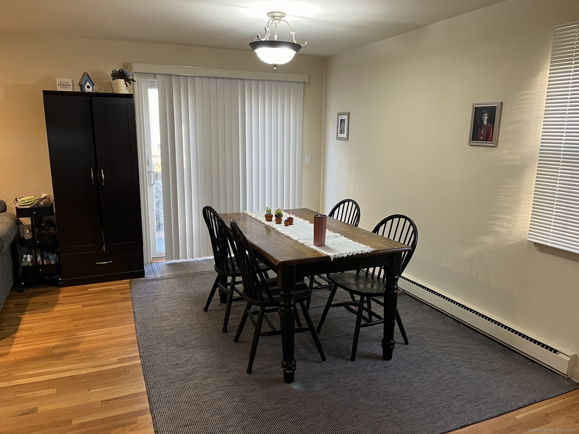 Stamford, Connecticut 06907, United States, 2 Bedrooms Bedrooms, ,2 BathroomsBathrooms,Residential,Active,228444