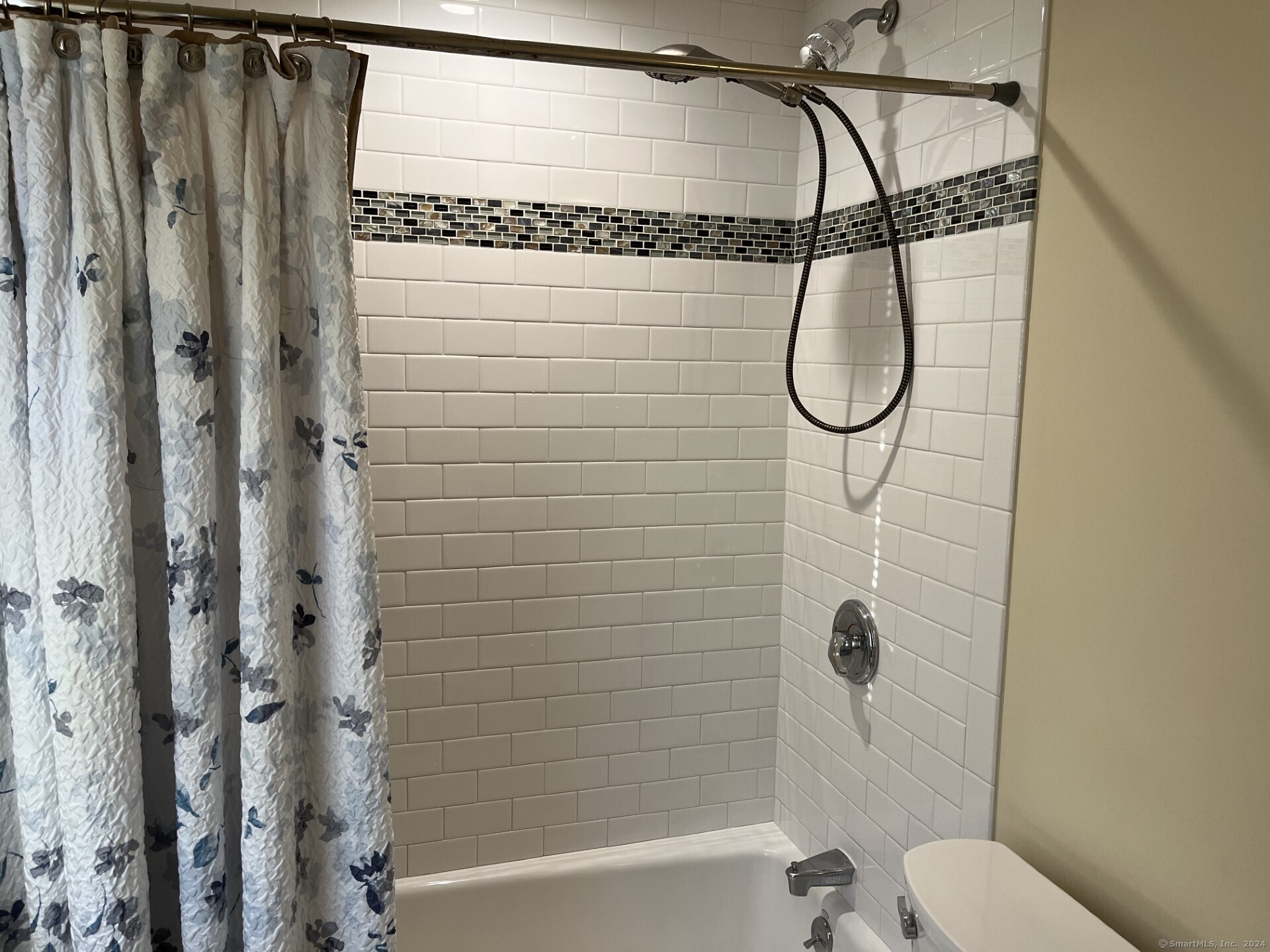 Stamford, Connecticut 06907, United States, 2 Bedrooms Bedrooms, ,2 BathroomsBathrooms,Residential,Active,228444