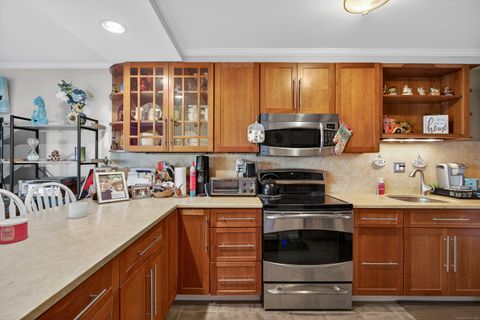 Tiny photo for 142 West Walk #142, West Haven, CT 06516 (MLS # 24144019)