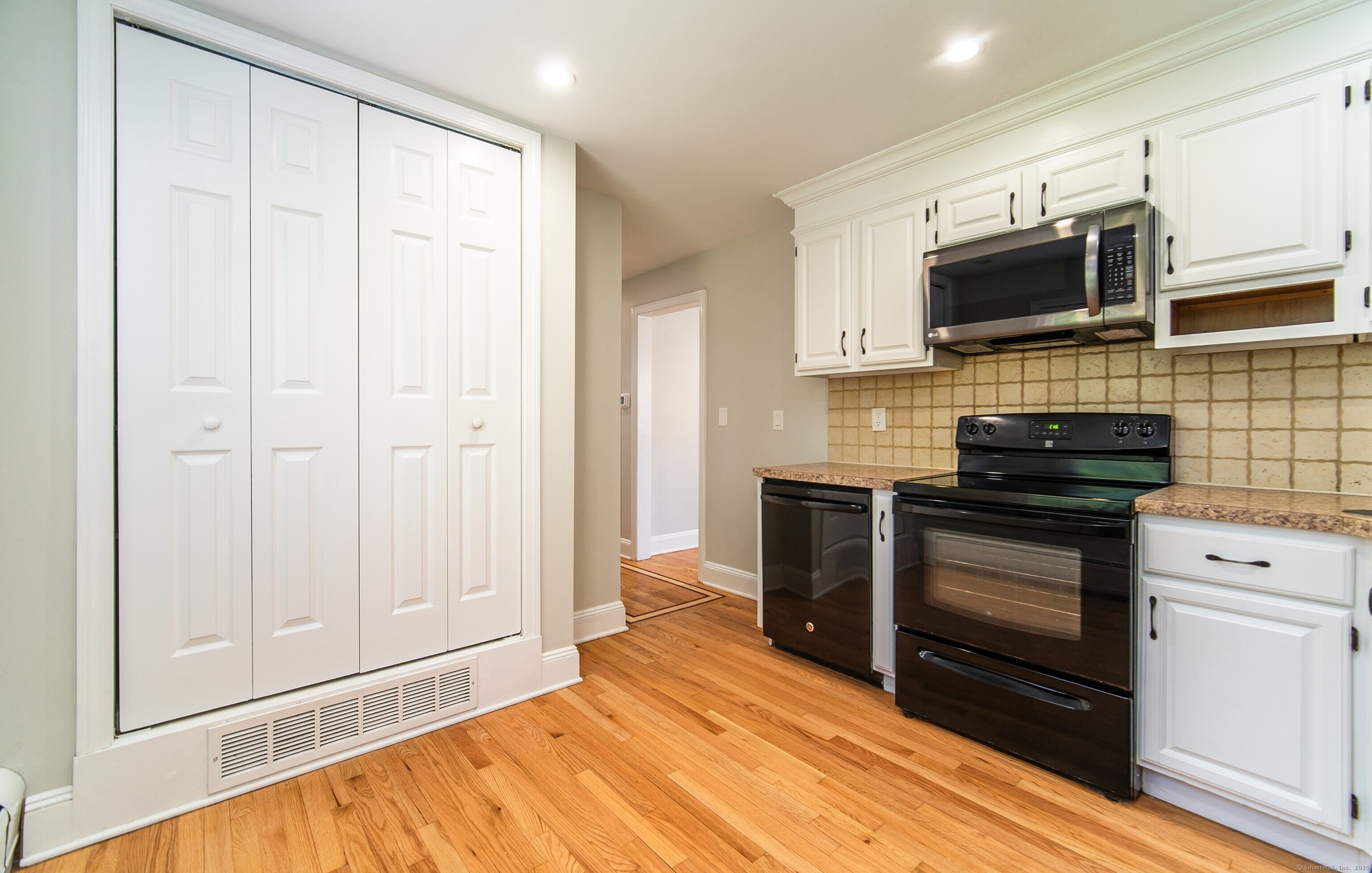 4070 Madison Avenue, Bridgeport, Connecticut image 10