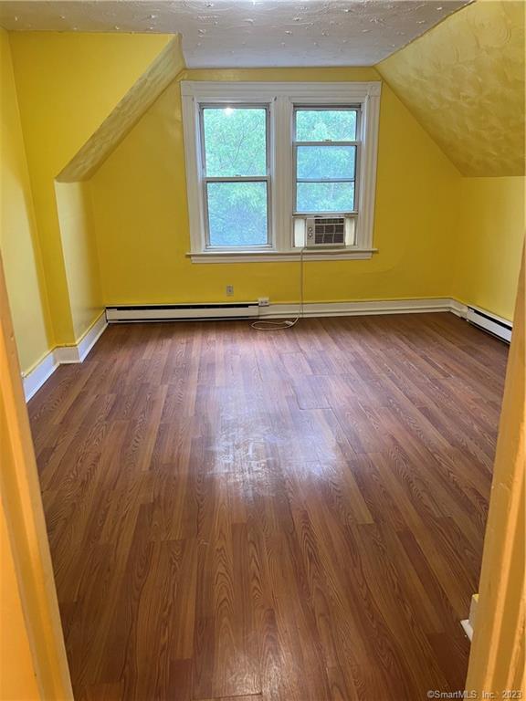 Shelton Avenue, New Haven, Connecticut - 1 Bedrooms  
1 Bathrooms  
4 Rooms - 