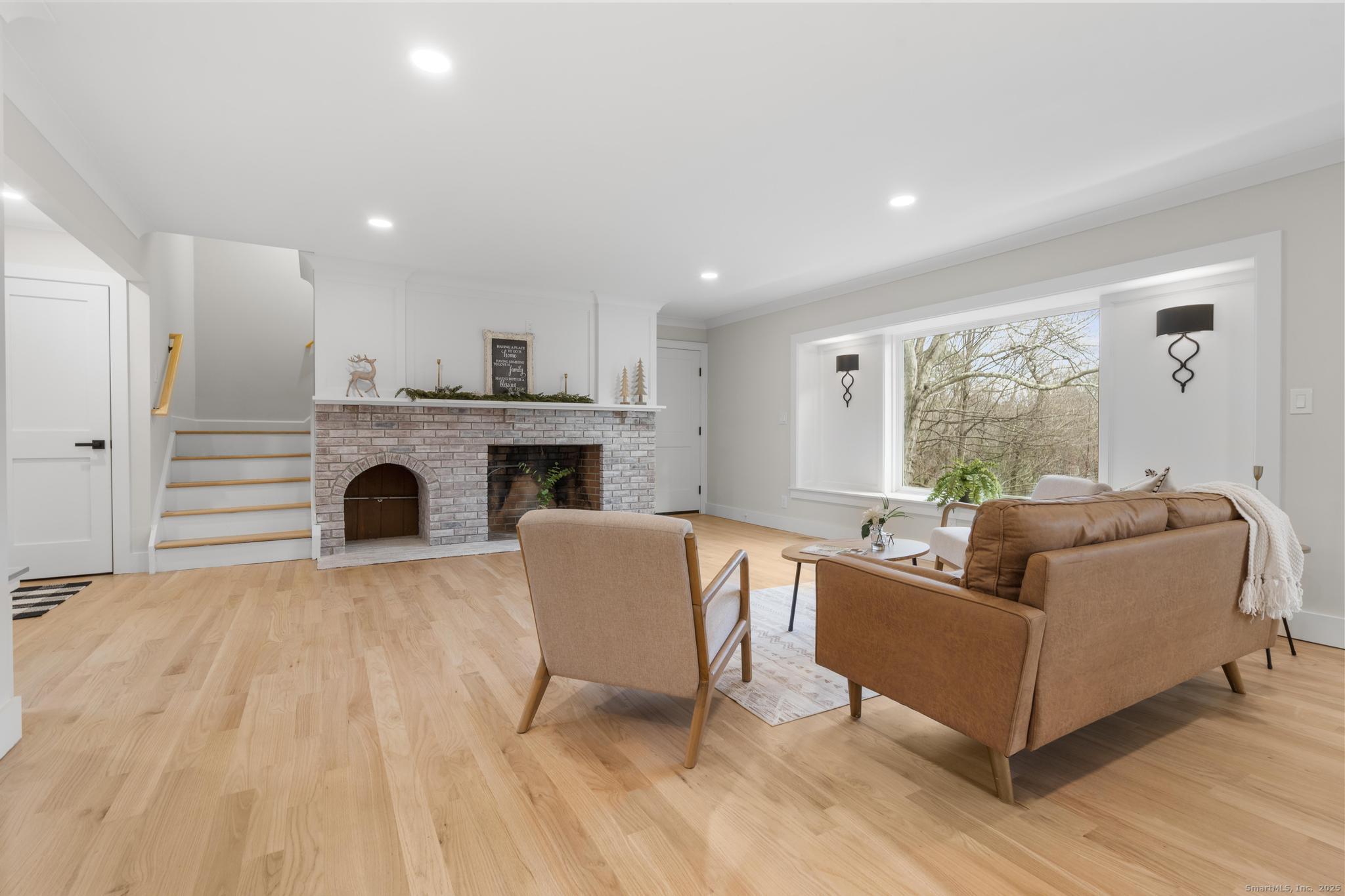 4 Roaring Brook Lane