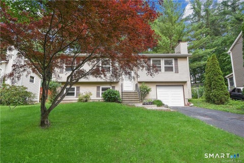 Photo of 8 Circle Drive, Farmington, CT 06085 (MLS # 24192112)