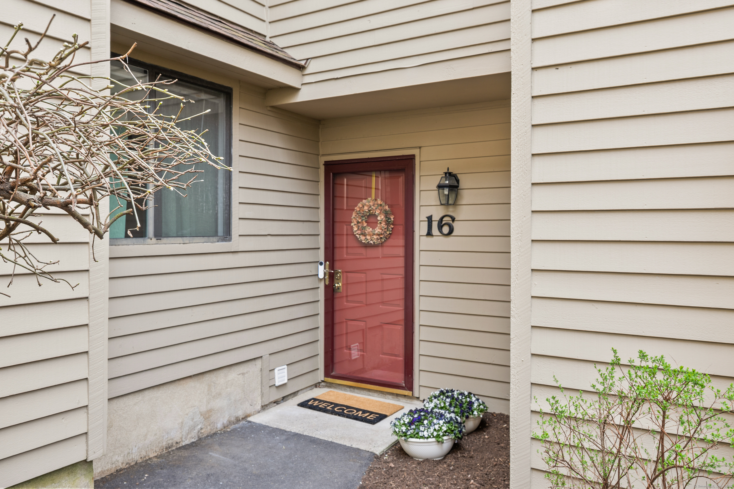 Property for Sale at Hope Street Apt 16, Stamford, Connecticut - Bedrooms: 2 
Bathrooms: 3 
Rooms: 5  - $519,000