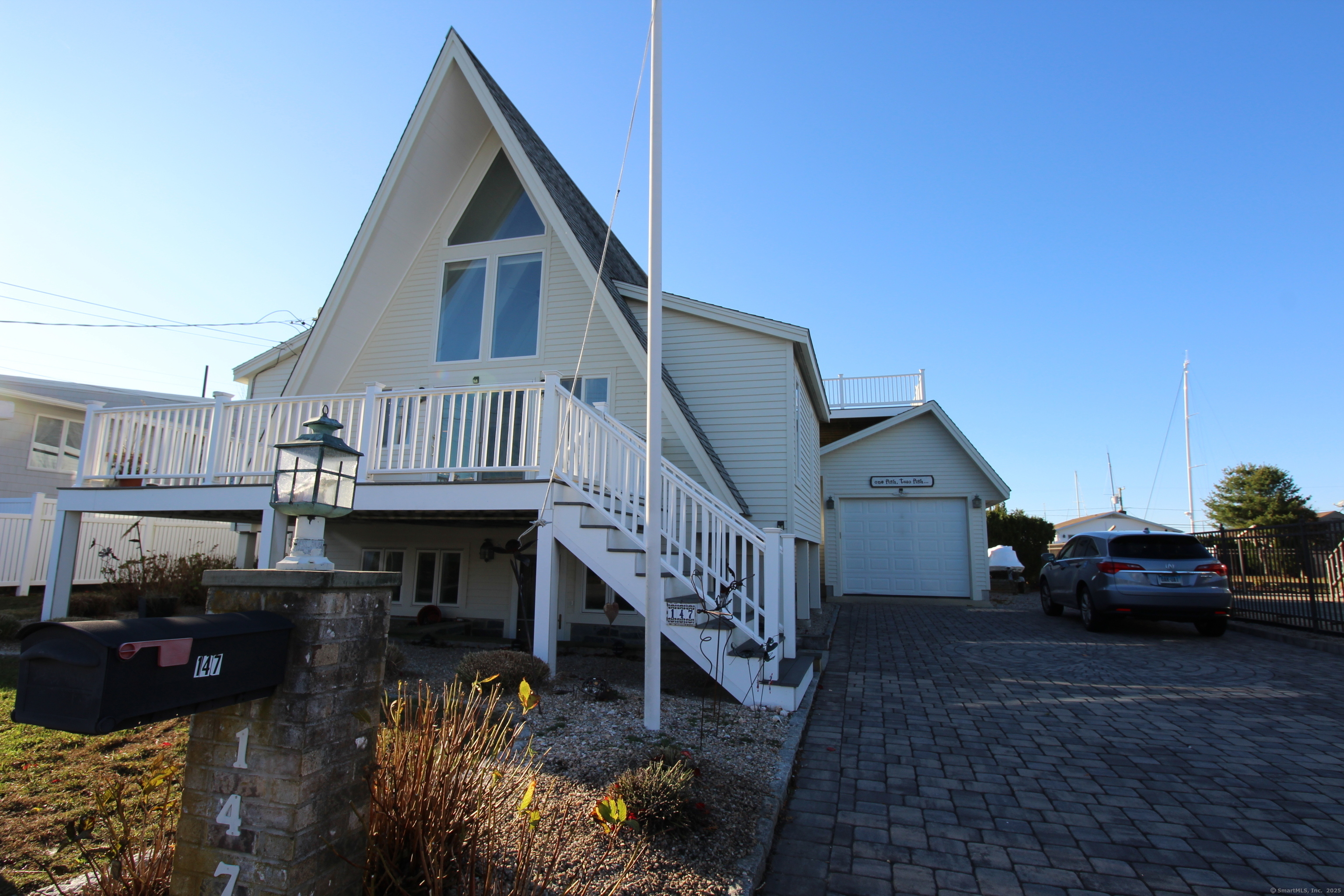 Captains Drive, Westbrook, Connecticut - 2 Bedrooms  
3 Bathrooms  
3 Rooms - 