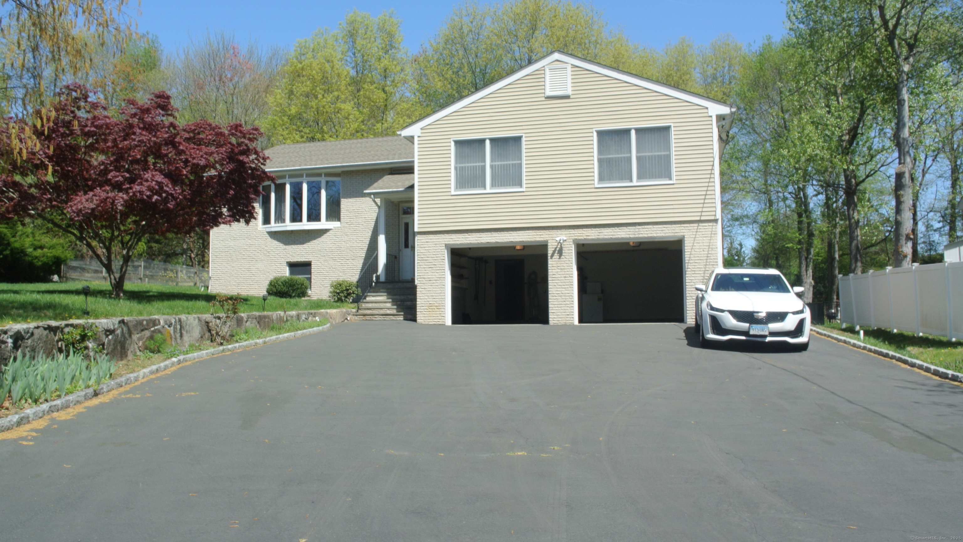 Westwood Road, Stamford, Connecticut - 4 Bedrooms  
3 Bathrooms  
8 Rooms - 