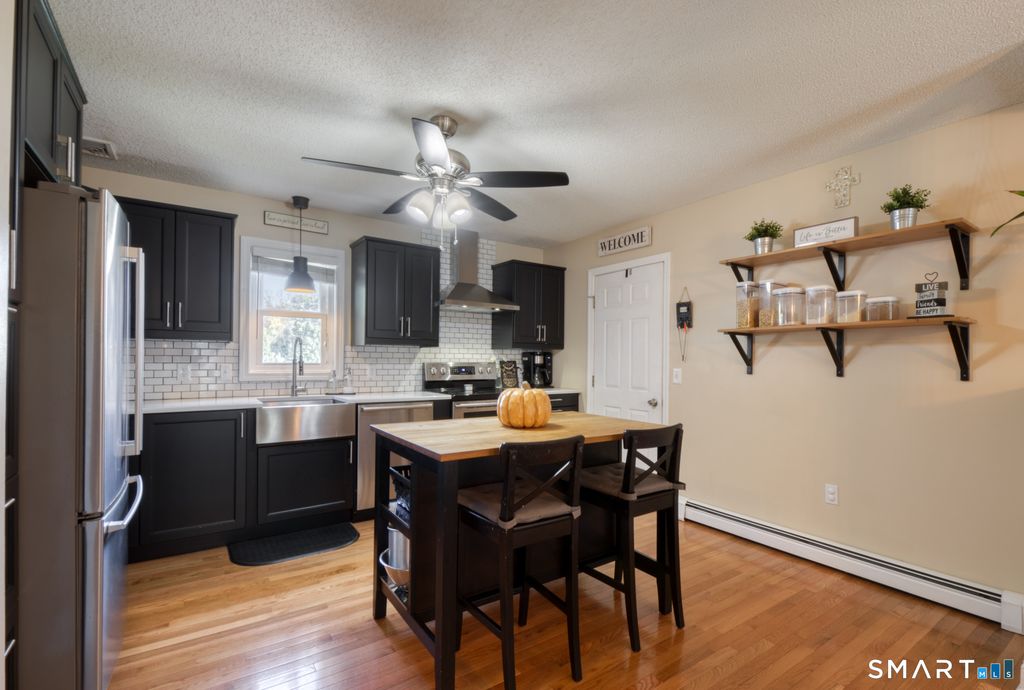 Photo of 10 Guarino Drive, Middletown, CT 06457 (MLS # 24163419)