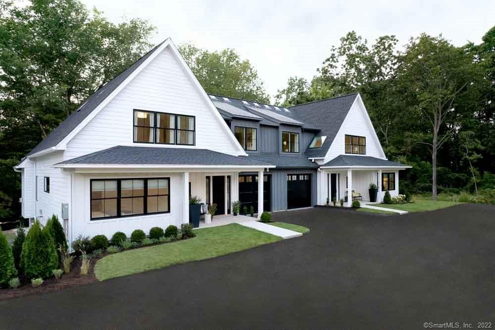 Rental Property at 125 Richards Avenue 4, Norwalk, Connecticut - Bedrooms: 3 
Bathrooms: 3 
Rooms: 8  - $6,800 MO.